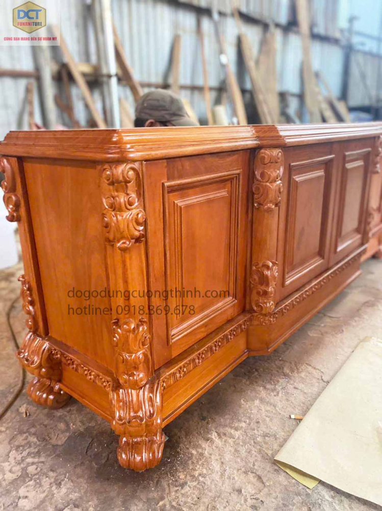 Mẫu tủ kệ tivi cổ điển gỗ gõ đỏ TV38 chất lượng